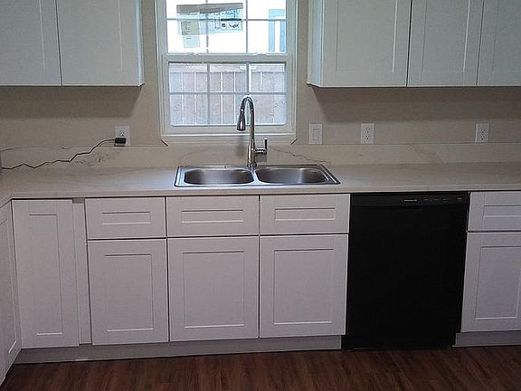 4th image of 829 E Arlington Ave