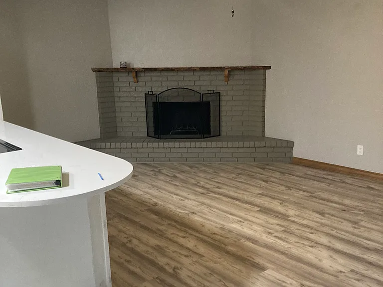 723 Valley View Dr — Photo 8