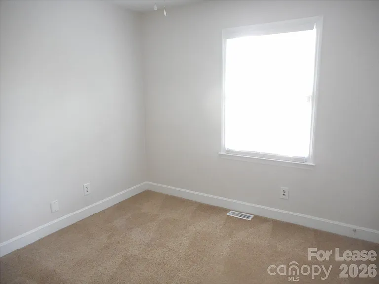7556 Thorncliff Dr — Photo 19