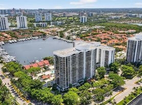 3640 Yacht Club Dr, Aventura, FL