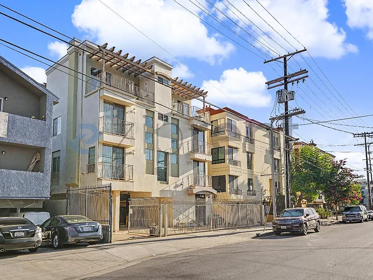 12042 Hart St #5 — Photo 2