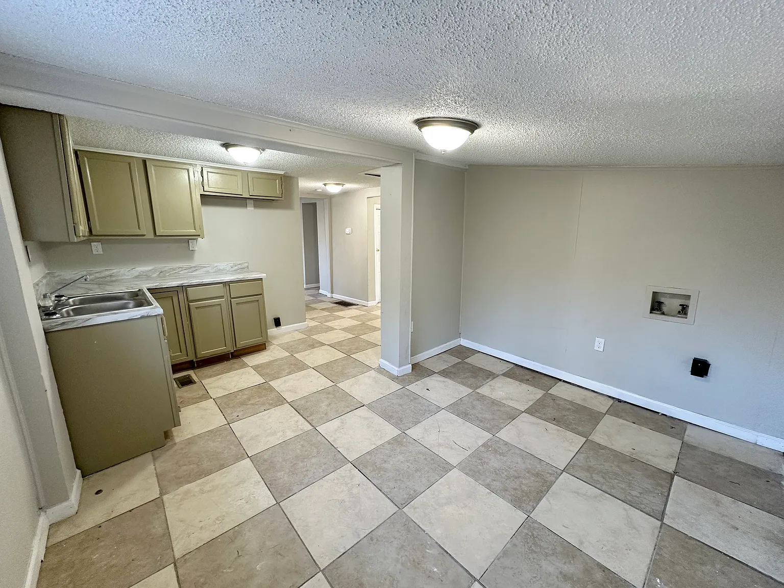 4 bed, 1146 sqft, $1,000 — Photo 4