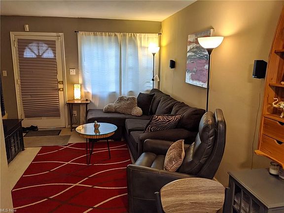 3rd image of 481 Kenwood Dr #G4