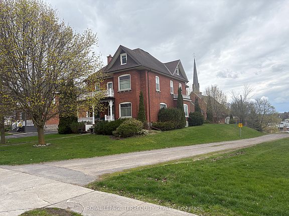 3rd image of 16 Booth St S