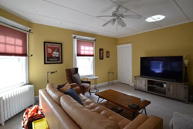3 bed, 1200 sqft, $3,295 — Photo 3