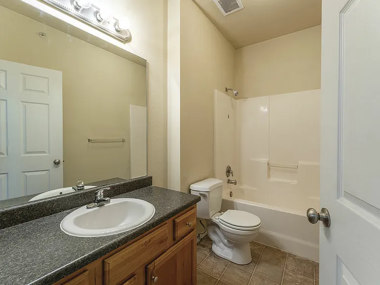 Coryell Courts Apartments — Photo 48