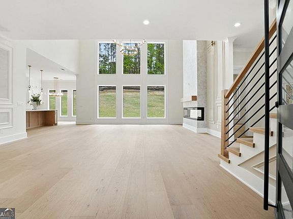 4th image of 1557 Whitley Rd