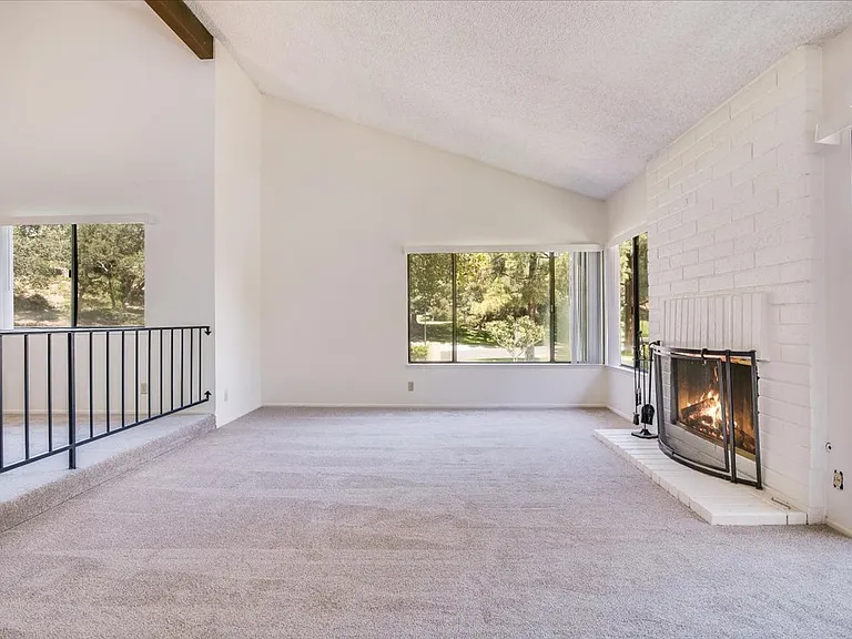 18 Stanford Cir — Photo 30