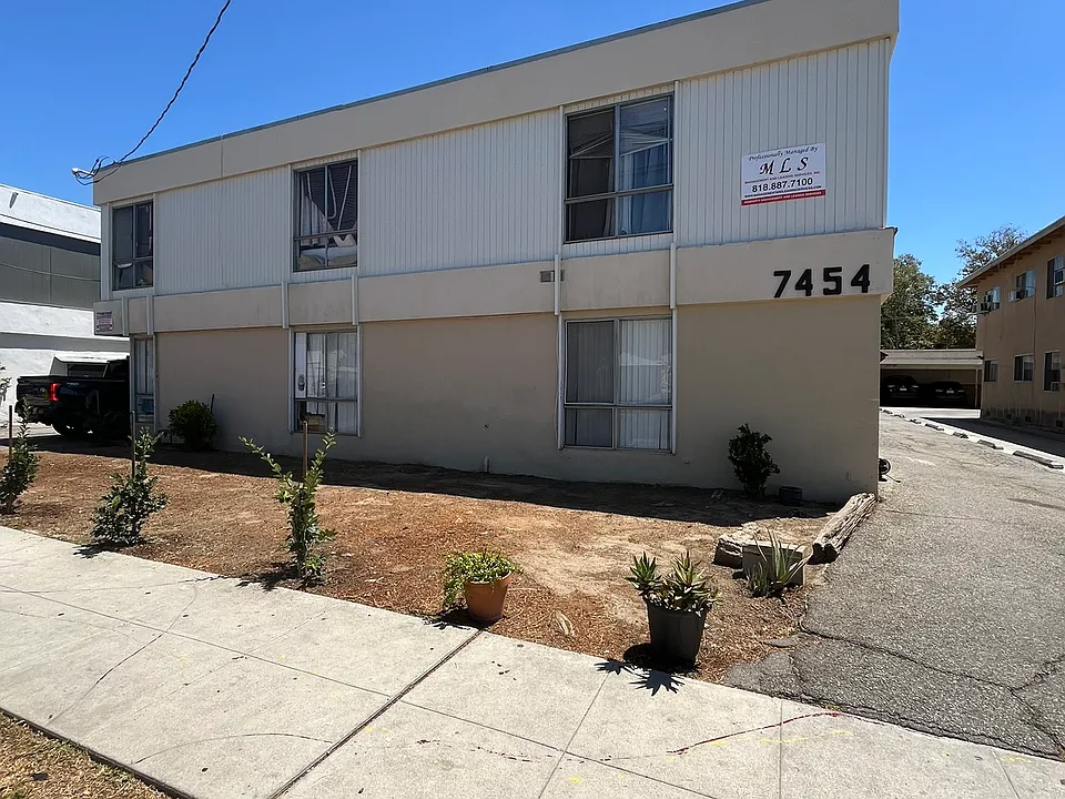 7454 Canby Ave #9