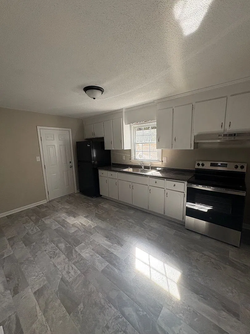 14 Overbrook Rd — Photo 2