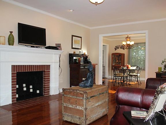 4th image of 400 Lakewood Dr