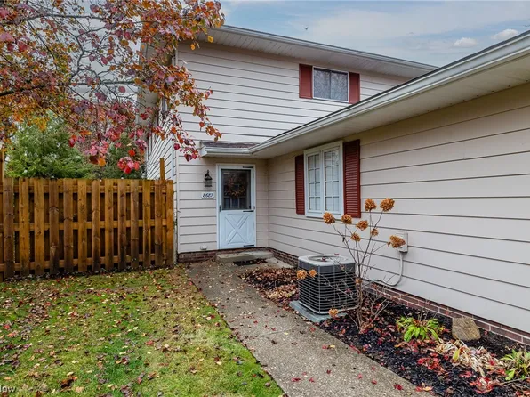 8687 Fox Rest Dr #42, Brecksville, OH 44141