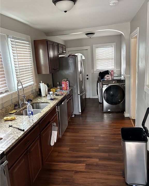 2nd image of 211 N Crater Rd