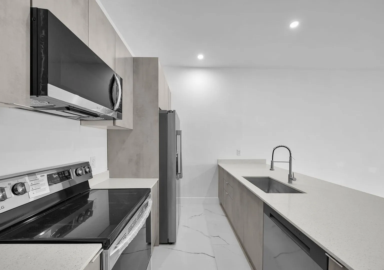 Duplex For Rent Ready For Move In! 3br/2bathroom. Lehigh Acres Fl 33977. New Construction! — Photo 3