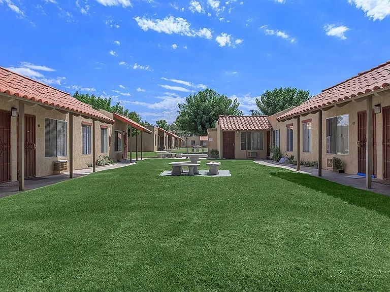 Mollison Villas — Photo 18
