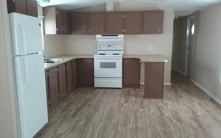 220 Redwood St — Photo 1