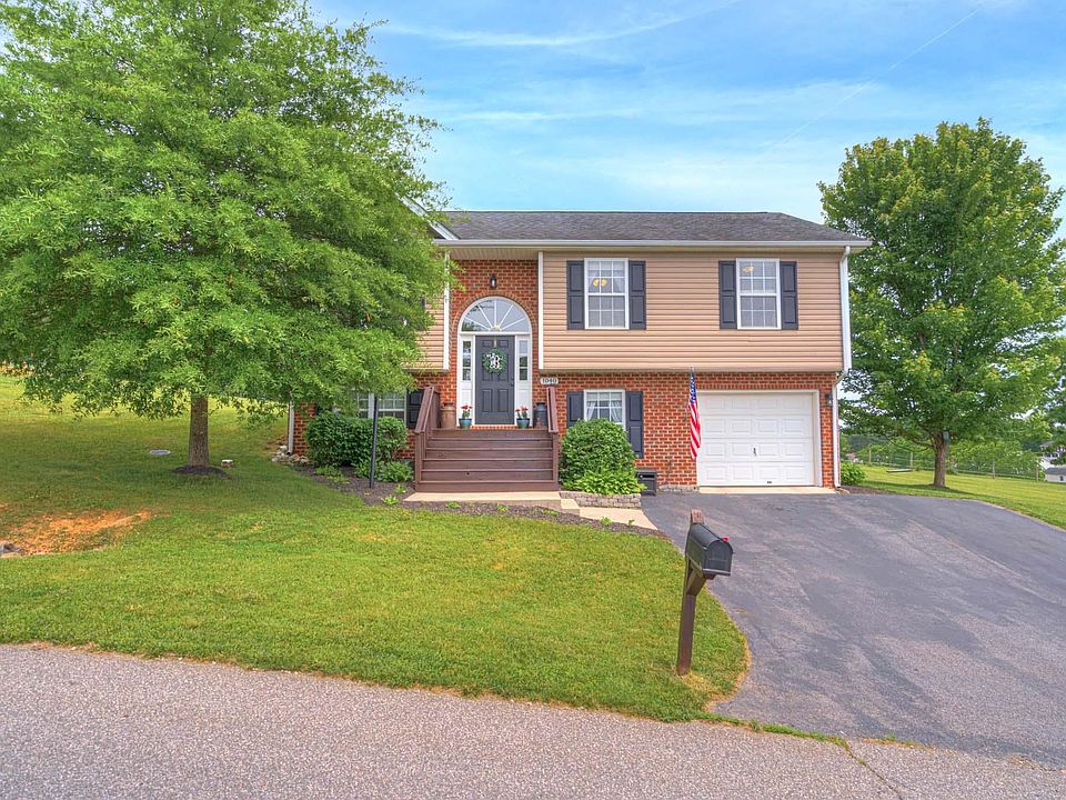 1st image of 1040 New Village Dr NW