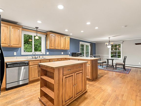 3rd image of 390 Maple Street