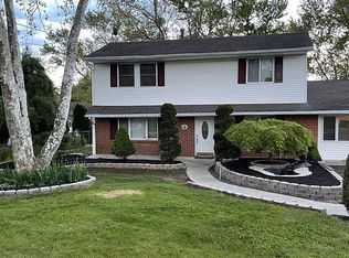 22 Starling Rd, Kendall Park, NJ 08824