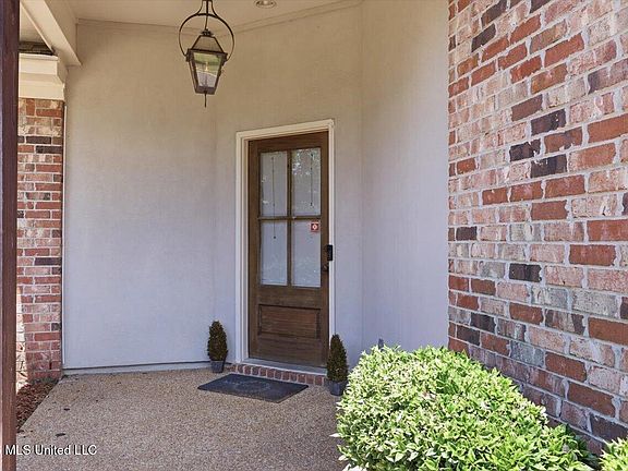 2nd image of 602 Sawpine Ln