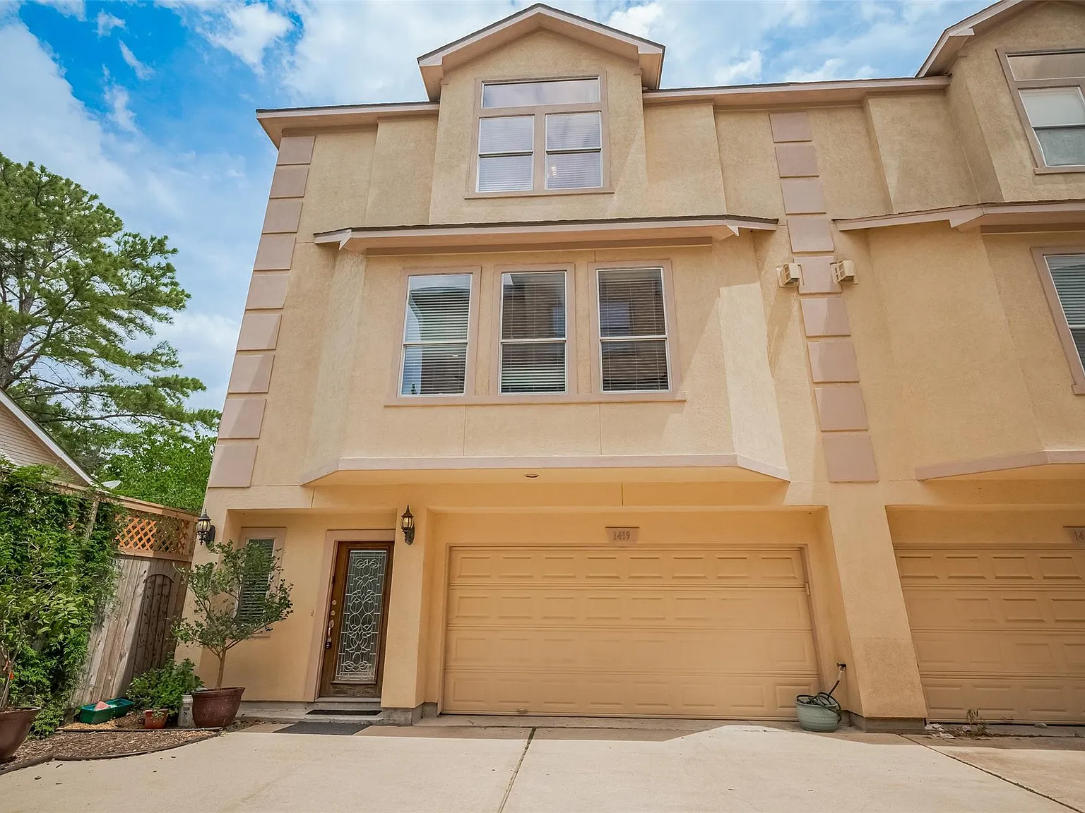 3 bed, 3.5 bath, 2793 sqft, $3,100 — Photo 1