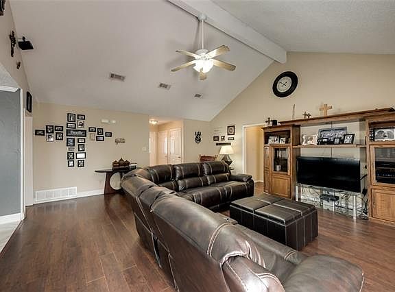 5th image of 3800 Wentworth Dr