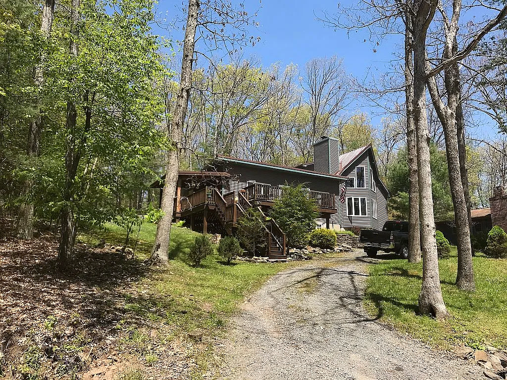 401 White Oak Dr photo 1
