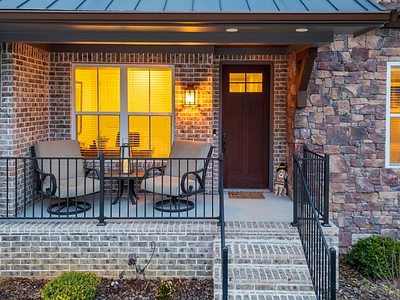 5th image of 570 Sun Valley Rd