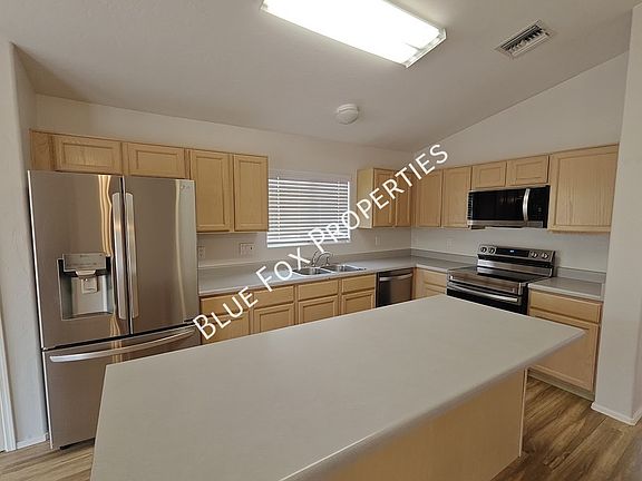4th image of 710 W Calle Alta Loma