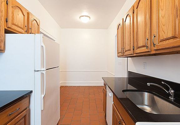 3rd image of 568 5th St APT 2B