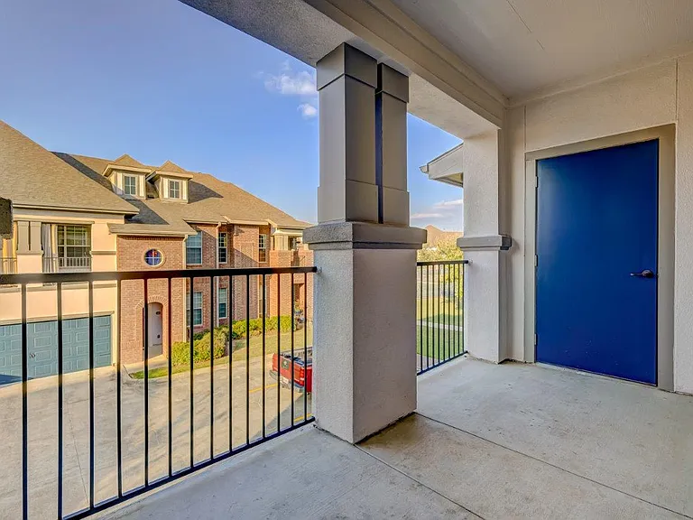 Chateau Mirage Apartment Homes — Photo 13