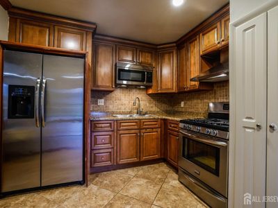 615 Cricket Ln, Woodbridge, NJ, 07095