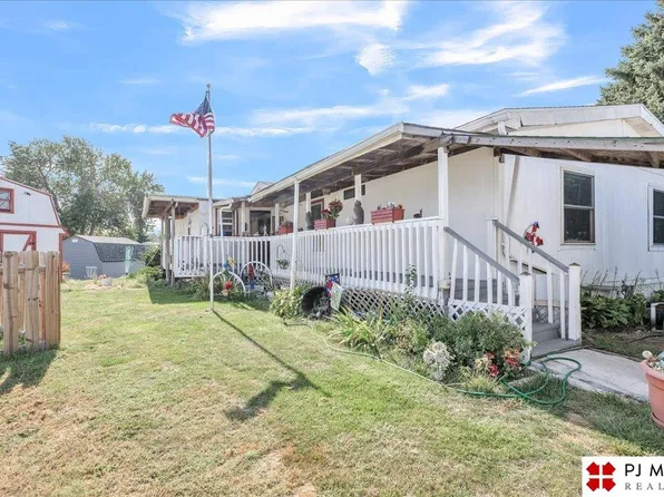 15053 Howe Plz, Omaha, NE 68144