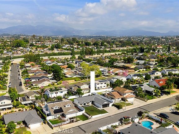 2nd image of 25078 Champlain Rd