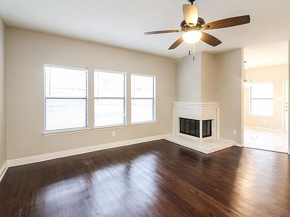3rd image of 802 Wyndham Pl