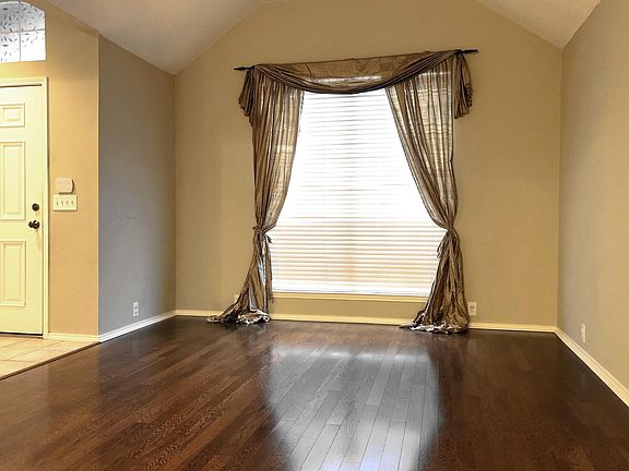 3rd image of 4712 Bull Run Dr