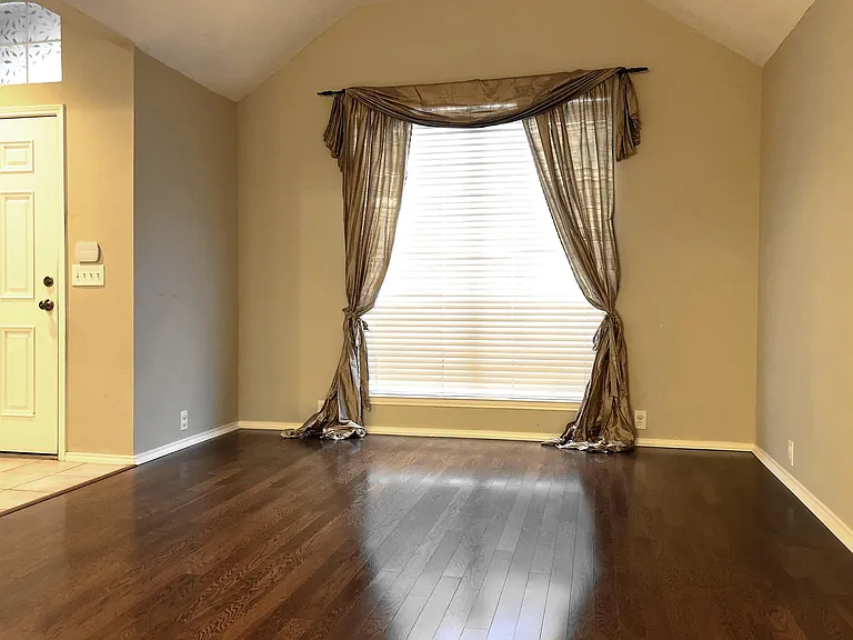 4712 Bull Run Dr — Photo 3