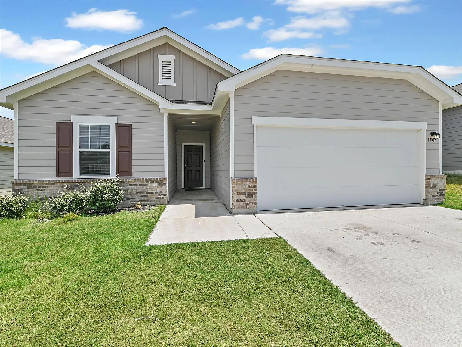 4 bed, 2.0 bath, 1819 sqft, $2,250 — Photo 1