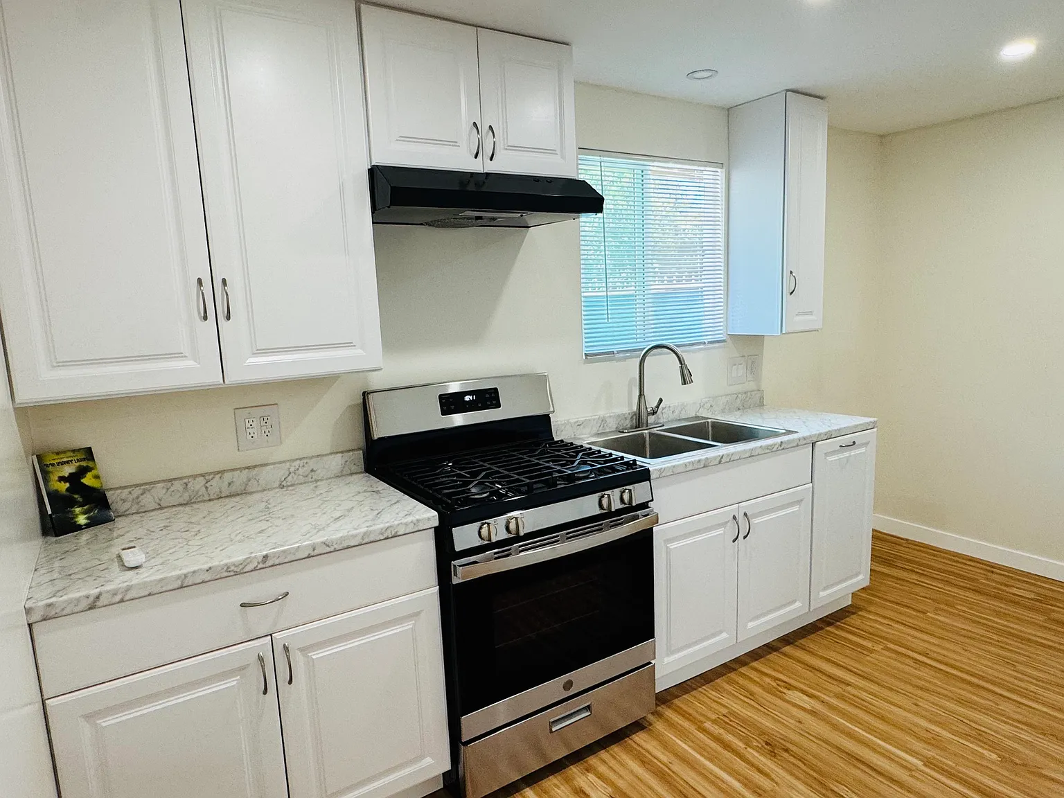 1 bed, 450 sqft, $2,100 — Photo 4