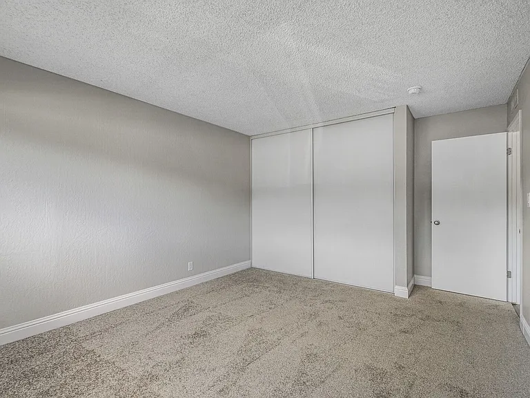 Glenmoor Green Apartments — Photo 20