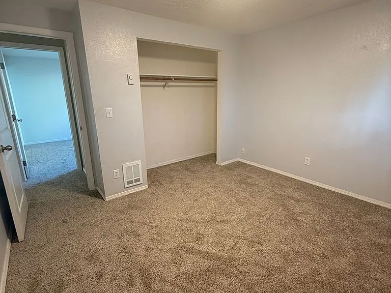 1040 Fenwick St — Photo 15