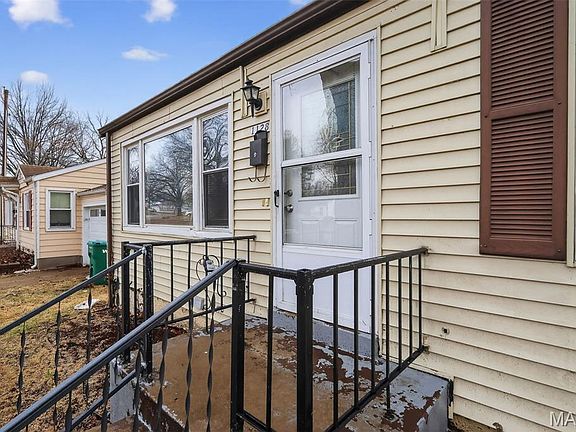 4th image of 1128 Grenshaw Dr