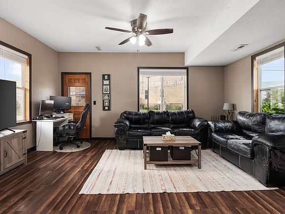 4th image of 408 W Fulton St