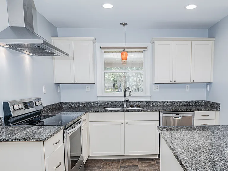 104 Dorchester Ln — Photo 15