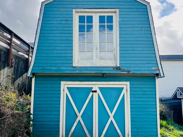 619 NW 6th St, Newport, OR 97365