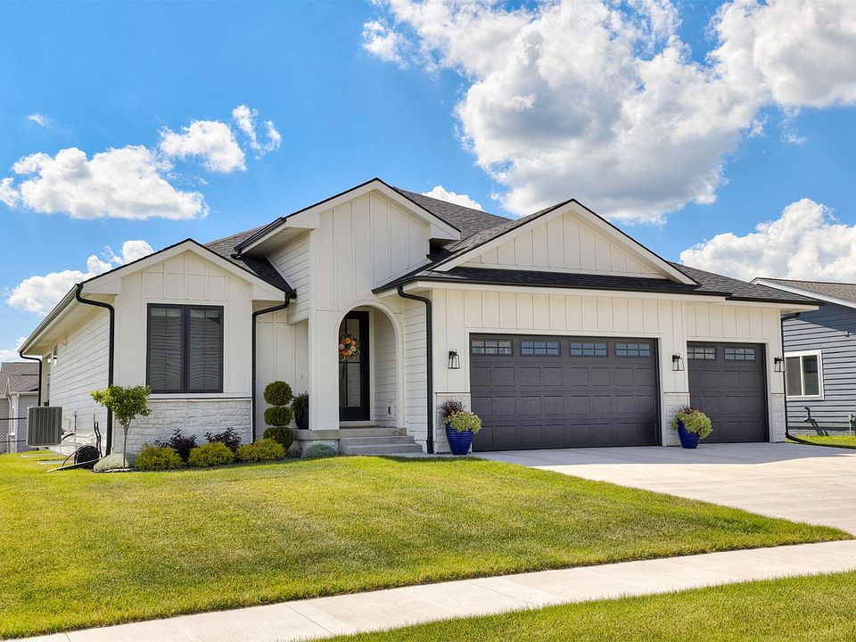 1st image of 1300 Deer Ridge Dr NW