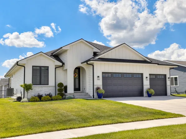 1300 Deer Ridge Dr NW, Bondurant, IA 50035