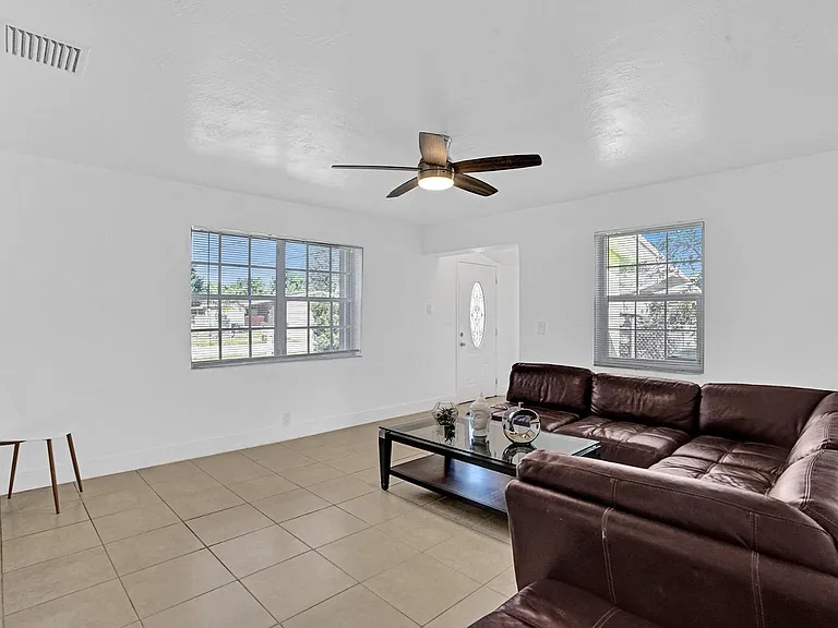 6110 SW 38th St — Photo 6