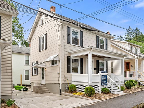 2nd image of 611 Lincoln Pl