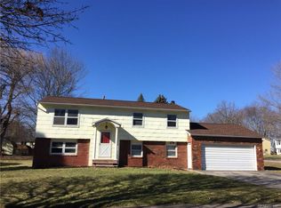 4 Crystal Ct, Rochester, NY 14606